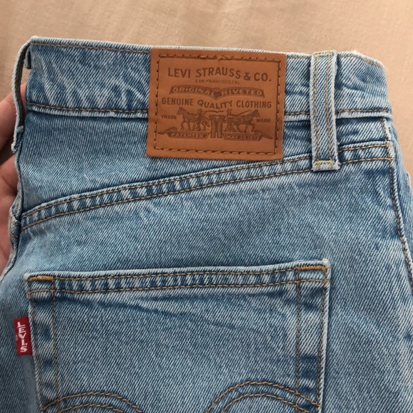 Levi’s Ribcage Jean Shorts🫐 - Picture 4 of 4